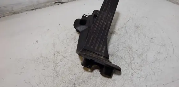 Volkswagen PASSAT B7 Accelerator throttle pedal 1K2723503T