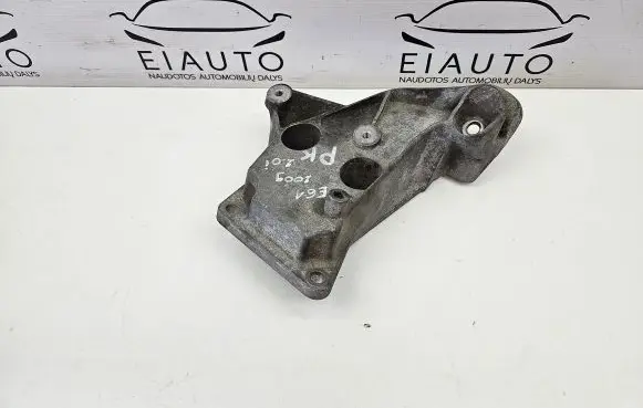 Engine mounting bracket
