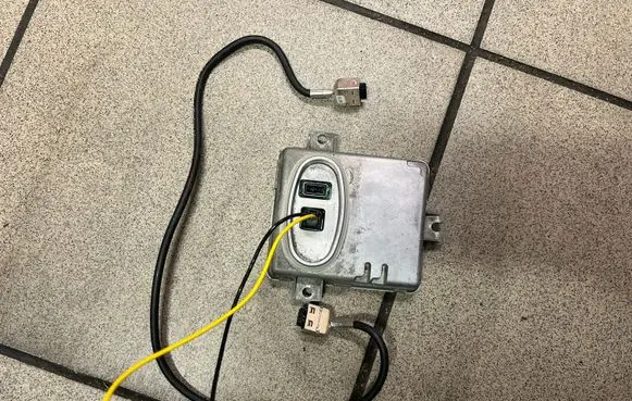 Volvo V70 Xenon control unit/module 6948180 6261110499 W3T13271