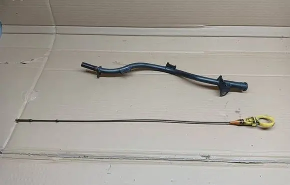 Volkswagen PASSAT B8 Oil level dip stick 04L103634