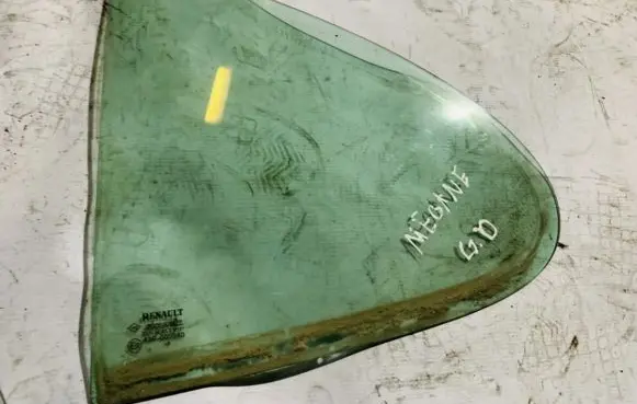 Rear vent window glass