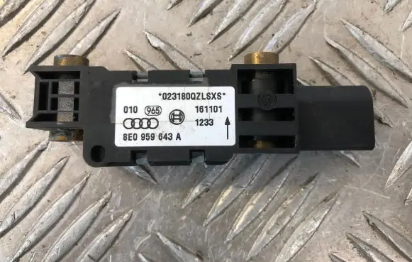 Audi A4 S4 B6 8E 8H Airbag deployment crash/impact sensor 8E0959643A 161101 0231800ZLSXS