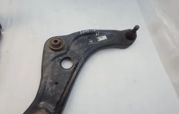 Nissan Qashqai Front lower control arm/wishbone