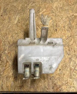 Nissan X-Trail T30 Windscreen/windshield washer pump 2224500A MC212