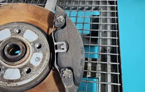 Front brake caliper