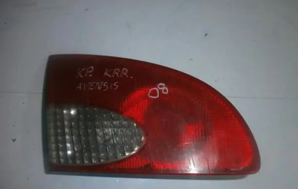 Toyota Avensis T220 Tailgate rear/tail lights 23300102
