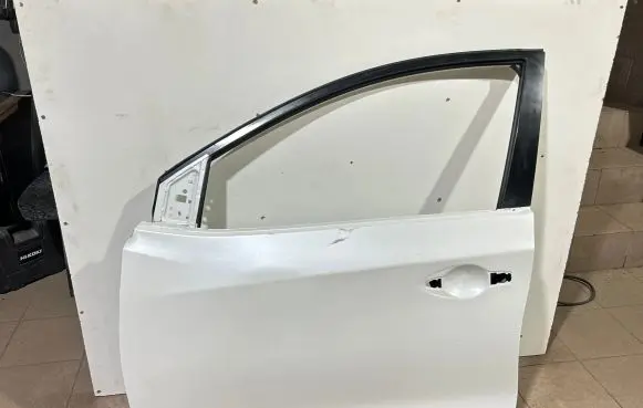 Nissan Pulsar Front door