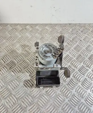Volvo XC90 ABS Pump 31445476 P31445476