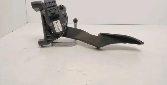 Opel Zafira A Accelerator throttle pedal 9202341 6PV00811400