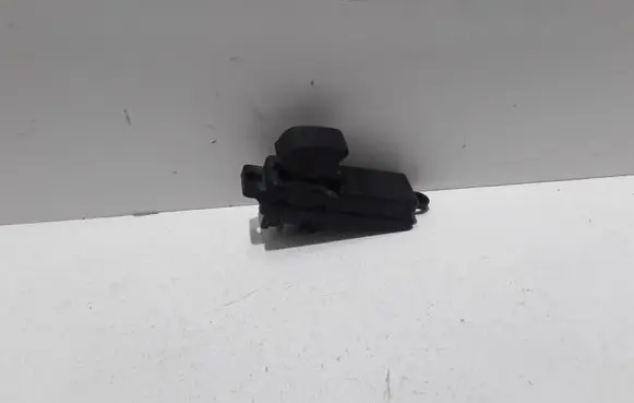 Mazda 2 Electric window control switch D65166370 03124500