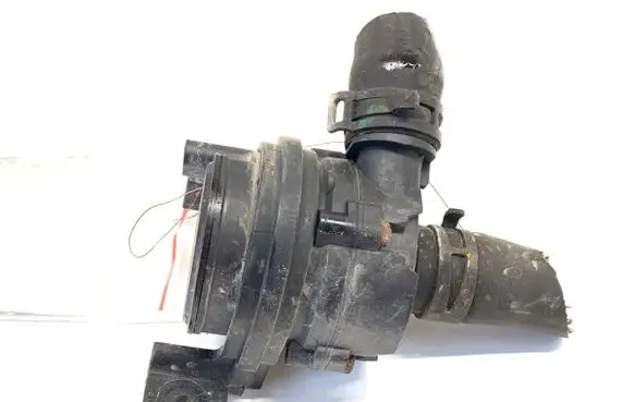 Jaguar F-Pace Oil filter mounting bracket 
