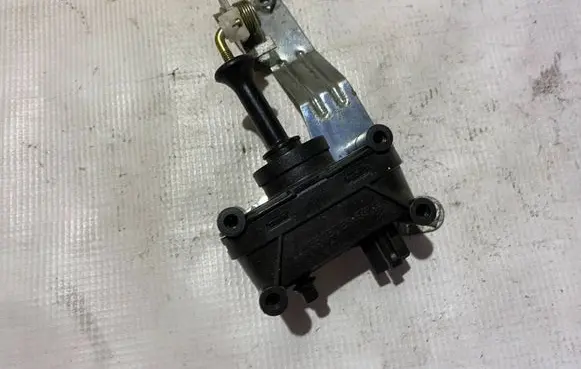 Mercedes-Benz E W210 Front seatbelt buckle 400136/b