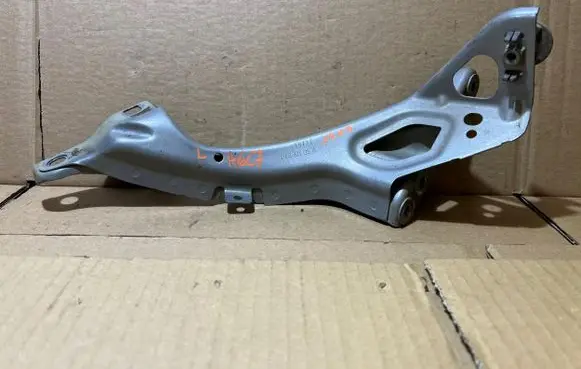 Audi A6 C7 Fender mounting bracket