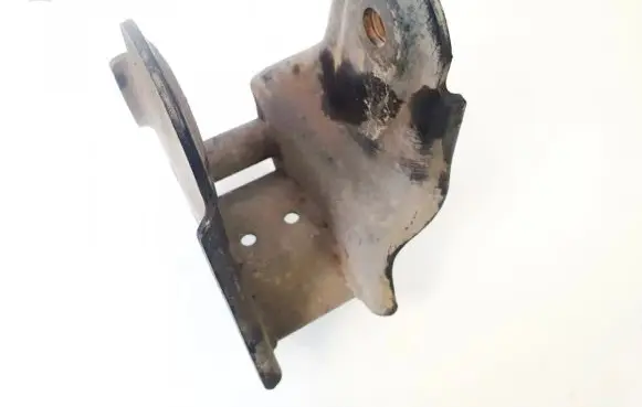 Chevrolet Captiva Engine mounting bracket