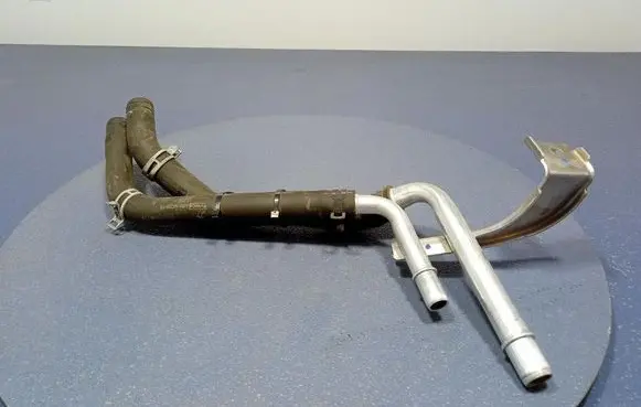 Ford Mustang I Engine coolant pipe/hose LJ9318C266PB