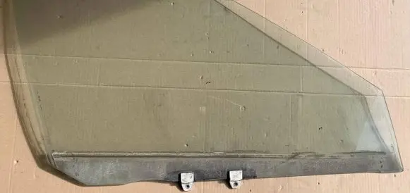 Honda Accord Front door window glass four-door