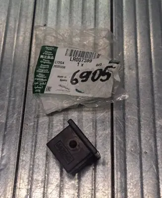 Land Rover Discovery 5 Radiator mount bracket 6G918125AD C72GA24