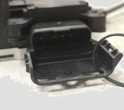 Citroen C4 I Picasso Front door lock 24094158