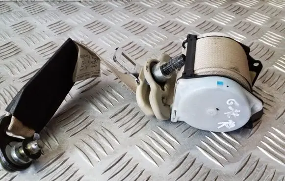 Infiniti EX Rear seatbelt