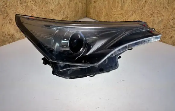 Toyota Avensis T270 Headlight/headlamp MI10286