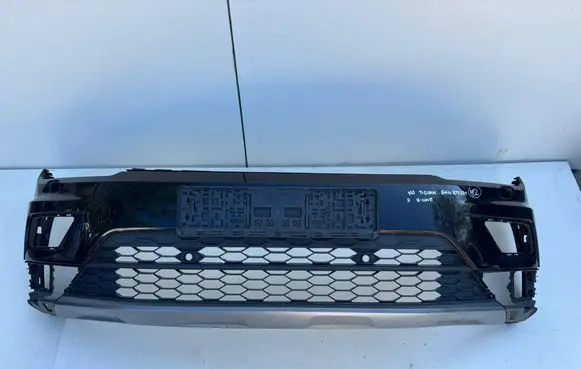 Volkswagen Tiguan Front bumper 5NN807221