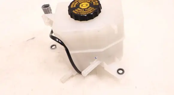 Toyota RAV 4 (XA40) Brake fluid reservoir ACMACMACM