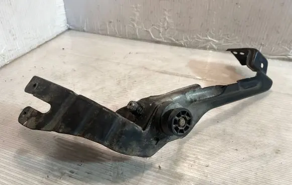 Mercedes-Benz E W211 Radiator support slam panel bracket 