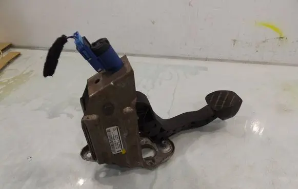 Volkswagen Cross Polo Clutch pedal 6Q1721059AH