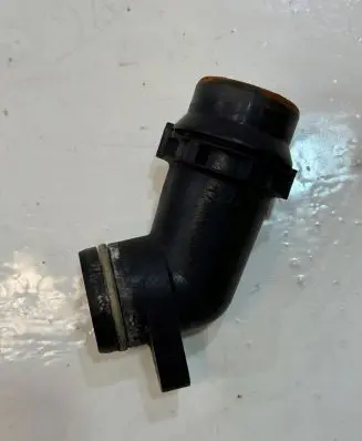 Audi A4 S4 B9 8W Engine coolant pipe/hose 059121071DE