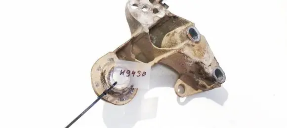 Volkswagen PASSAT B5 Engine mounting bracket 4b0199352b