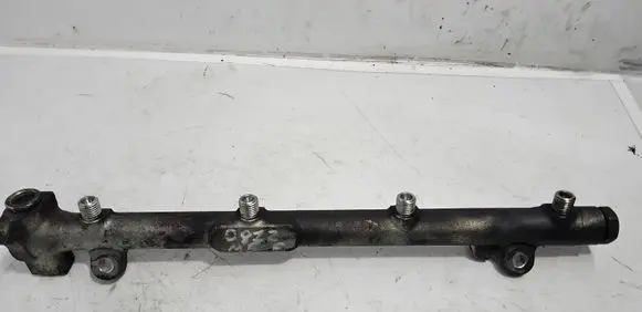 Mercedes-Benz C W203 Fuel main line pipe A6110700095 0445214004