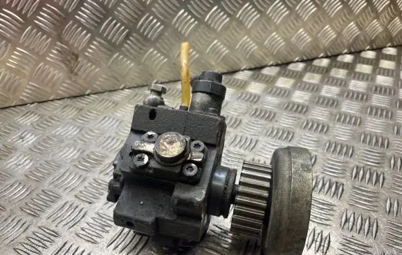 Audi A4 S4 B7 8E 8H Fuel injection high pressure pump 0445010154