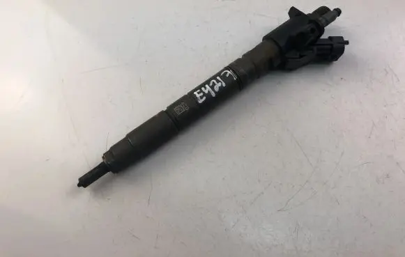 Volvo XC70 Fuel injector 31272690
