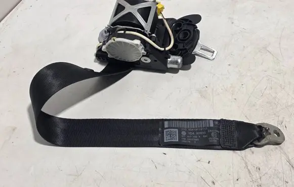 Volkswagen PASSAT B7 Front seatbelt 3C1857706R 34077660 YD41911911T