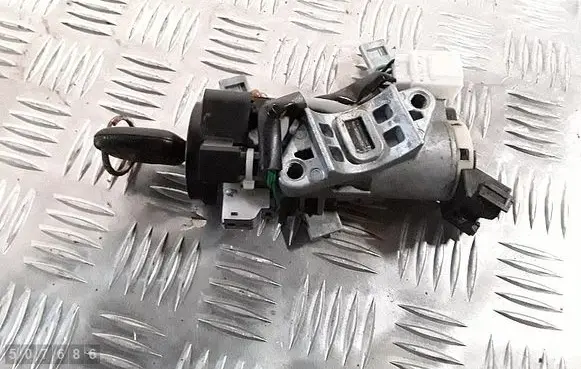 Mitsubishi Grandis Ignition lock slm9