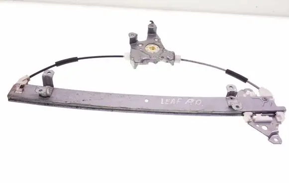 Nissan Leaf I (ZE0) Front window lifting mechanism without motor