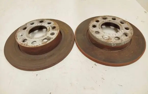 Volkswagen Touran I Rear brake disc