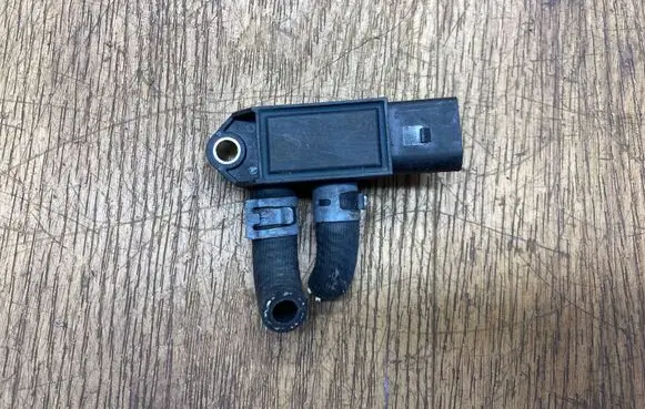 Land Rover Discovery 5 Exhaust gas pressure sensor G4D35L200AB 59177246 81MPP0902