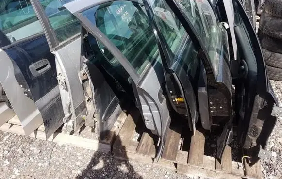 Citroen Xsara Picasso Front door juodos