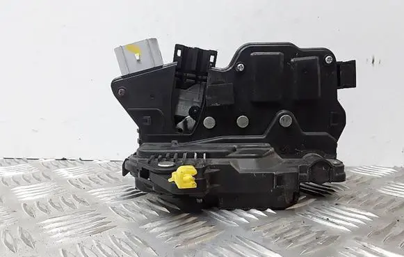 KIA Soul Front door lock A045777