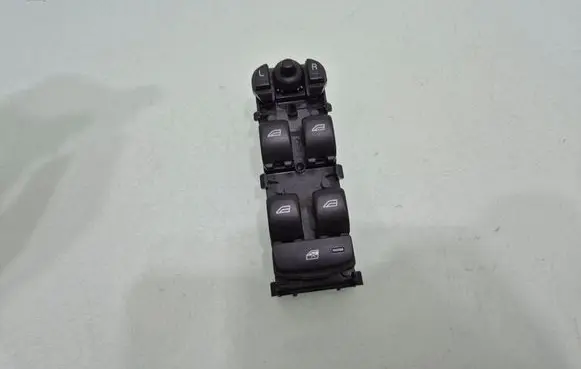 Volvo V40 Electric window control switch 31334567