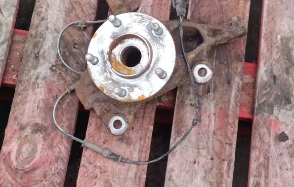 Mazda 6 Front wheel hub