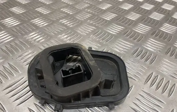 Ford C-MAX II Tail light bulb cover holder AM5113N004EA