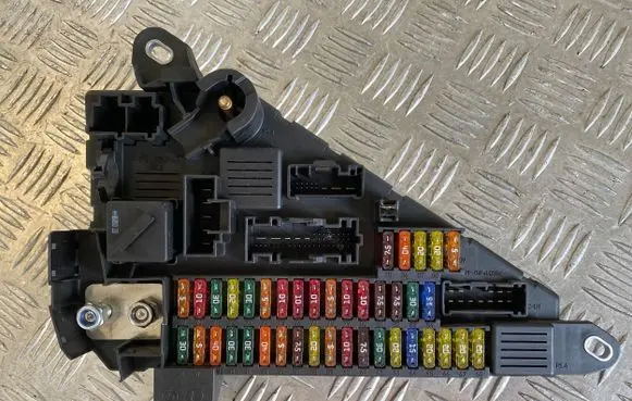 BMW 5 E60 E61 Fuse box set 518956024 6906618