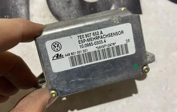 Volkswagen Touareg I ESP acceleration yaw rate sensor 7e0907652a