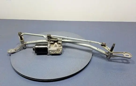 BMW 5 GT F07 Front wiper linkage and motor 