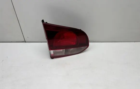 Tailgate rear/tail lights