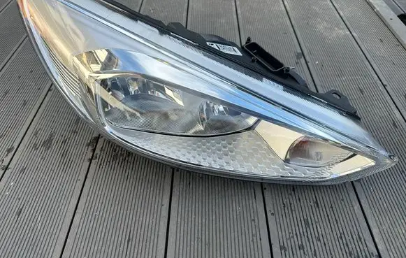 Ford Focus Headlight/headlamp F1EB13W029a
