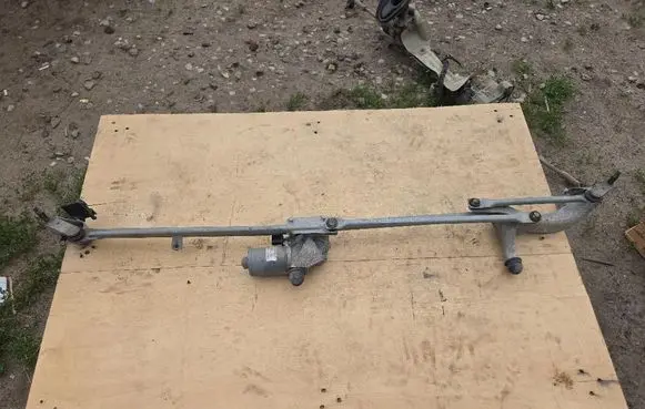 Ford Focus Front wiper linkage AM51-17504-AD