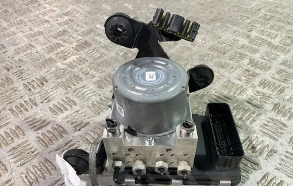 Volvo XC90 ABS Pump 31680099
